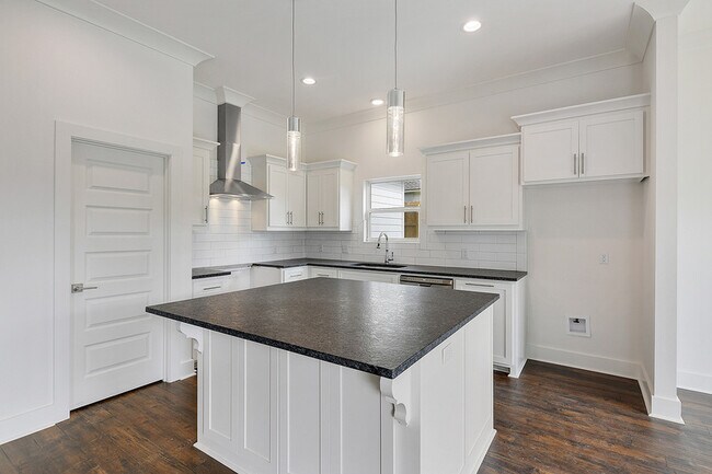 Foto del edificio - 6843 Kodiak Dr