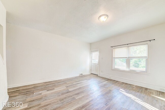 Building Photo - 2 br, 1 bath House - 24 Penelope Mt Washin...