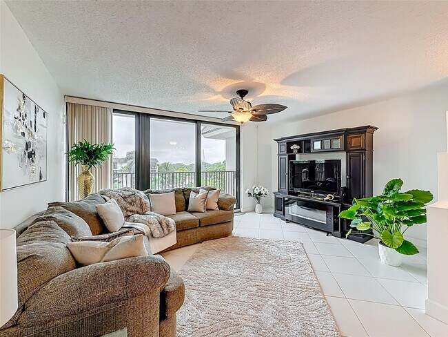 Foto del edificio - 1101 River Reach Dr