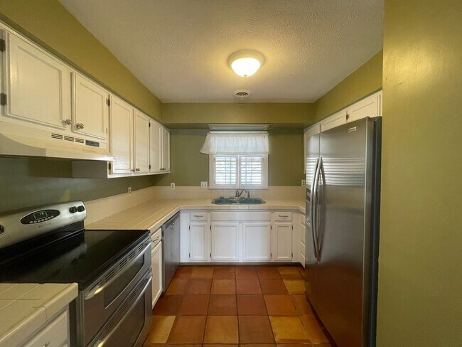 Foto del edificio - Available Now! - Unfurnished 3 Bedroom, 2....