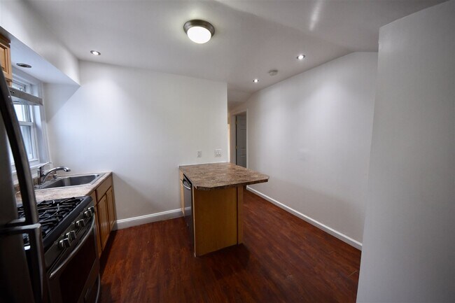 Foto del edificio - 817 1st St