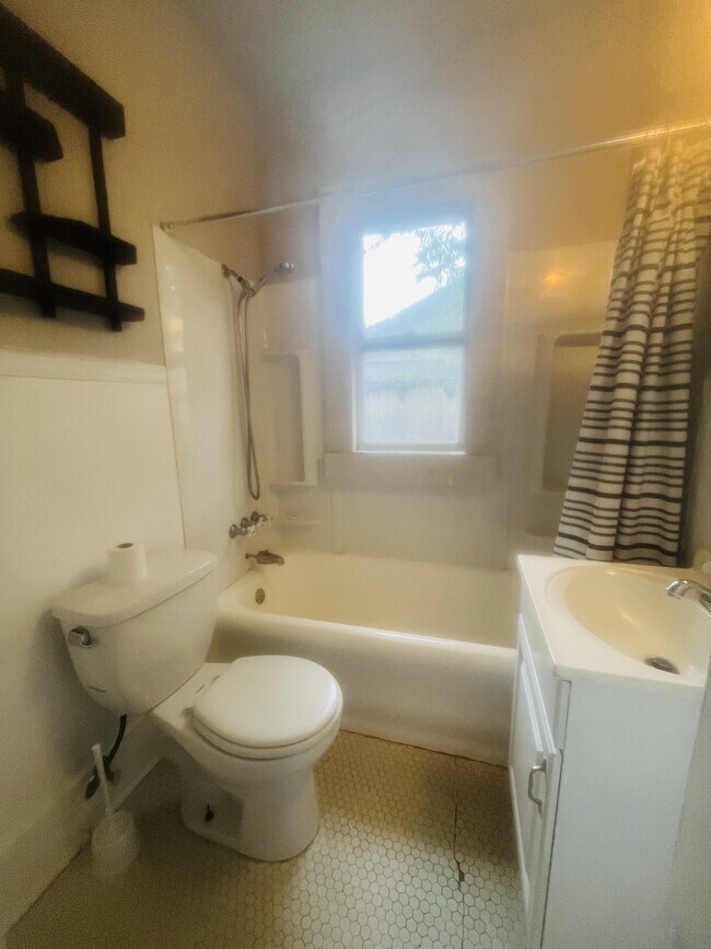 Foto del edificio - 1831 W Park Pl