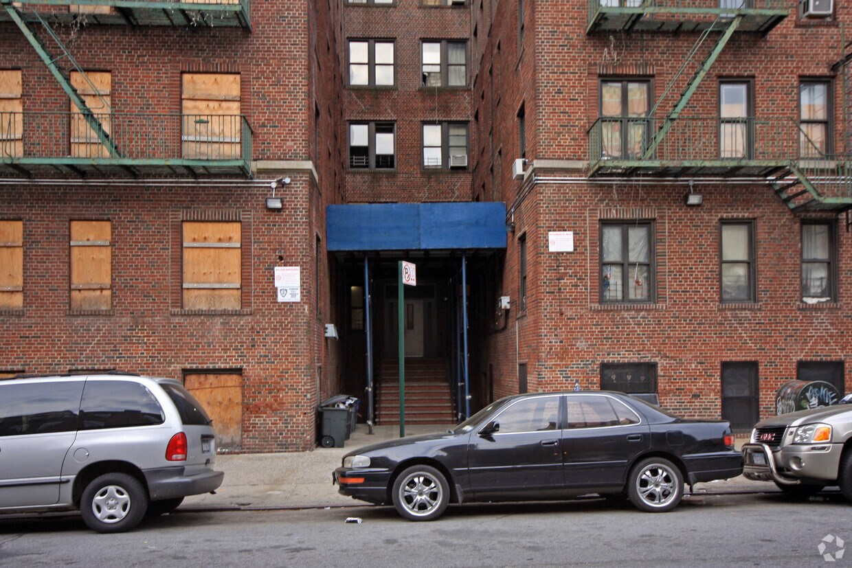 Building Photo - 552-562 Academy St