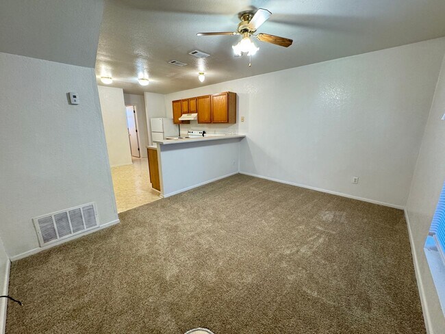 Foto del edificio - 1100 Leslie Cir