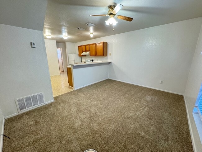 Building Photo - 1100 Leslie Cir