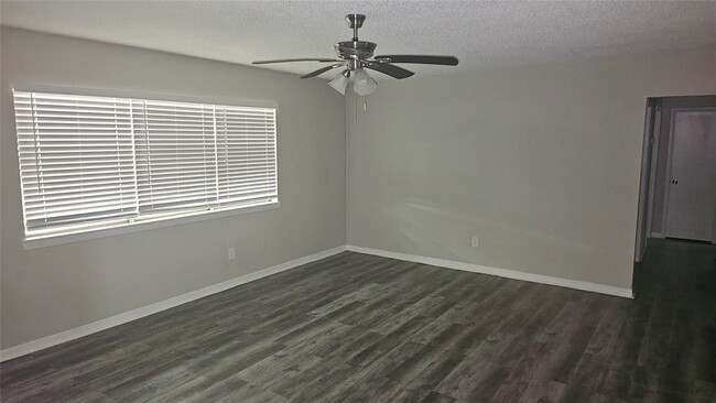 Foto del edificio - 5111 Scottwood Dr
