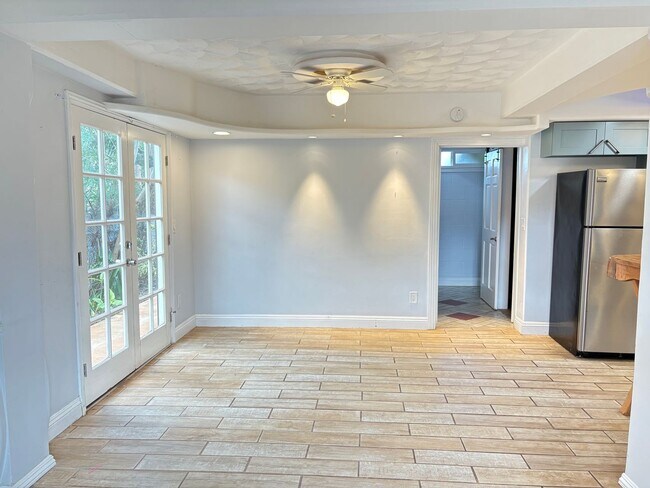 Foto del edificio - Three Bedroom Home