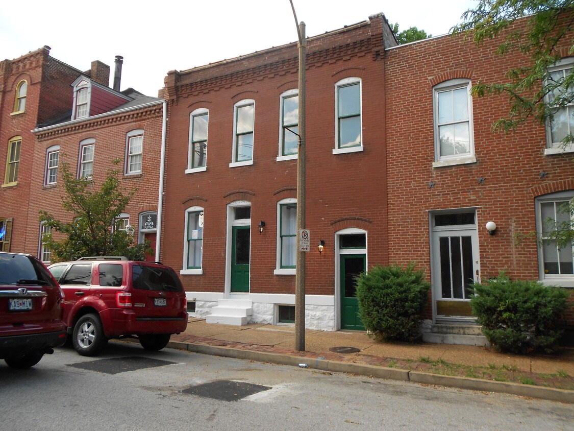 Second floor unit. - 821 Allen Ave
