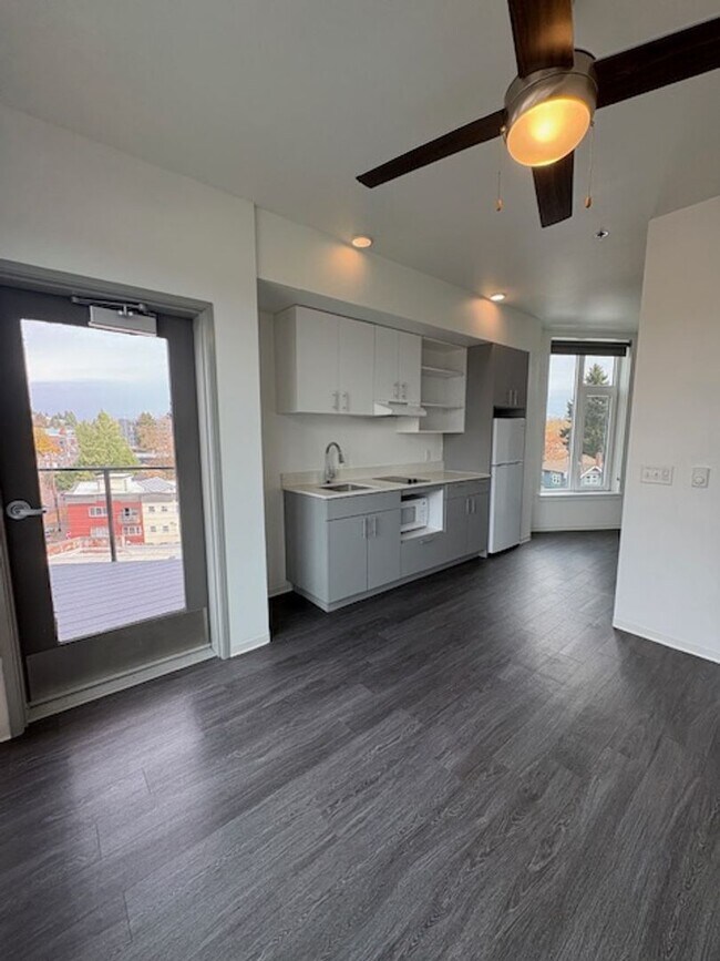 Interior Photo - Koz on Sandy