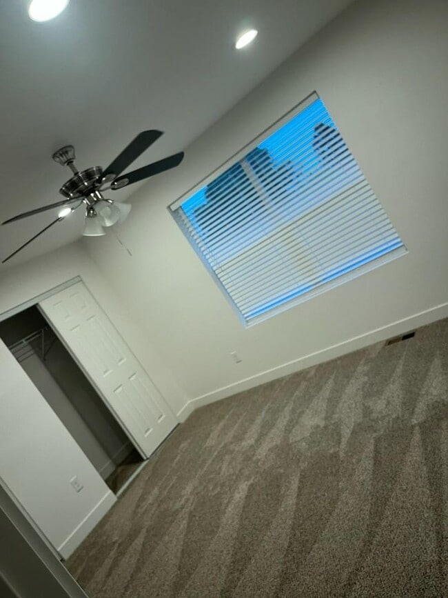 Building Photo - 415 Malhi Ln