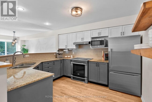 Building Photo - 287 Meilleur Private