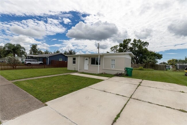 Foto del edificio - 21043 Bersell Ave