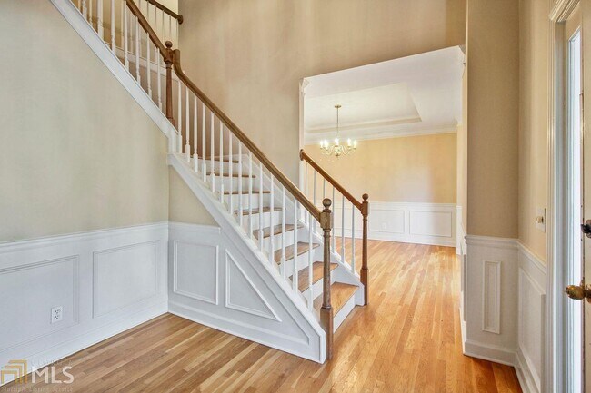 Building Photo - 800 Satinwood Pl
