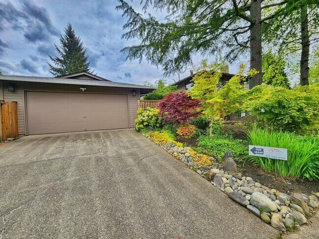 Foto del edificio - Beautiful 4 Bed 1.75 Bath Home Near Microsoft