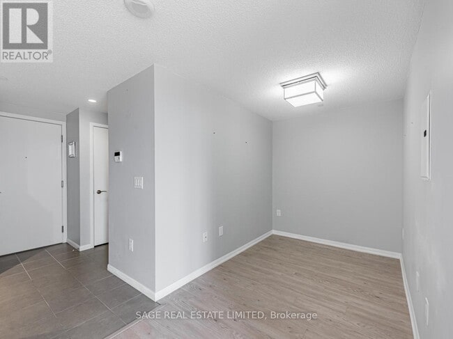 Building Photo - 830 Lawrence Ave W