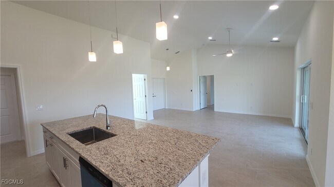 Building Photo - 4016 NE 12th Ct