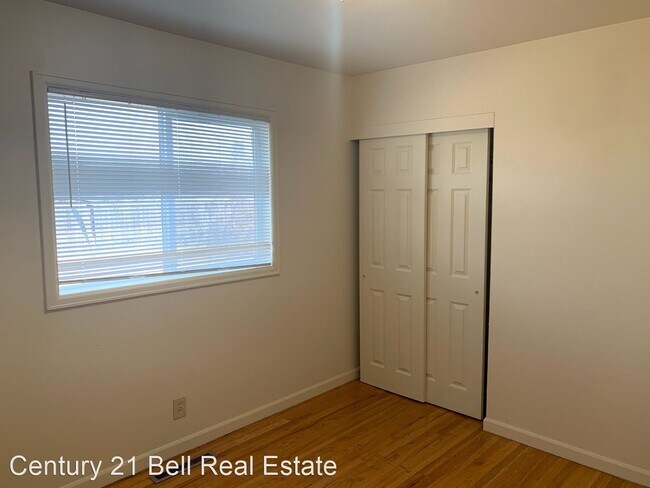 Building Photo - 3 br, 1 bath House - 221 DeSmet Drive