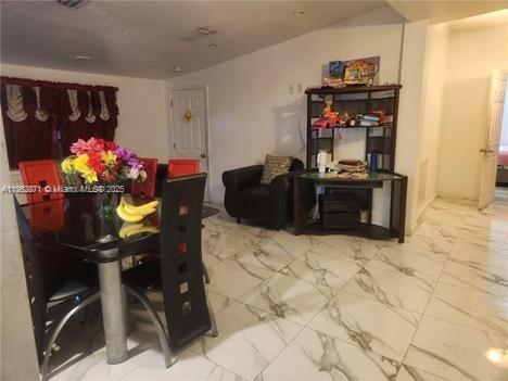 Foto del edificio - 9407 NW 4th Ave