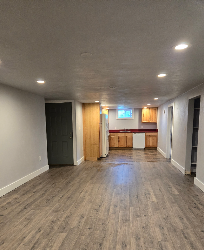 Foto del edificio - 909 Alderson Ave