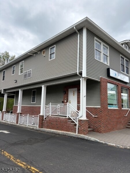 Building Photo - 167 Newark Pompton Turnpike