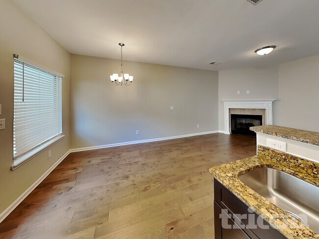 Foto del edificio - 2151 Cason Ln