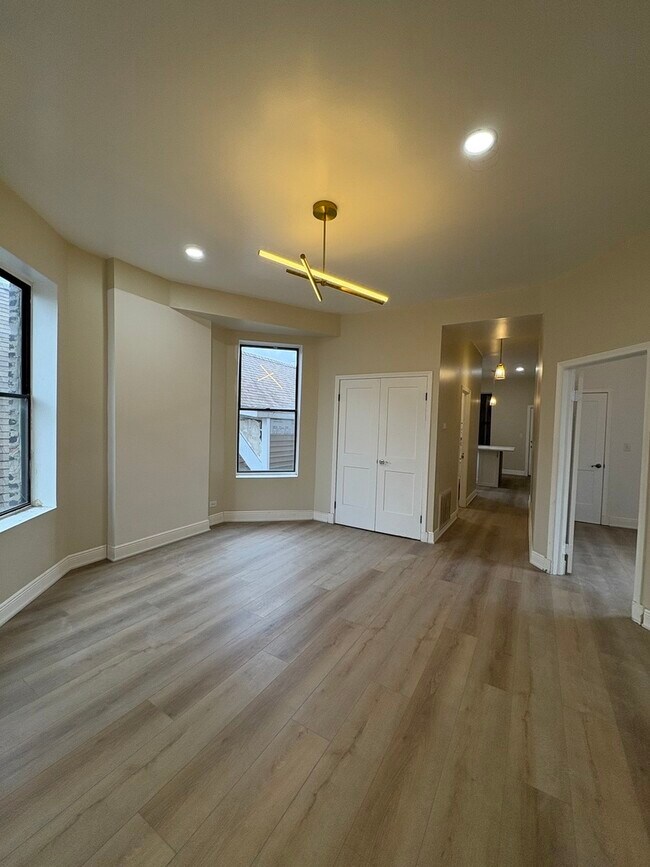 Foto del edificio - 1628 N Kimball Ave