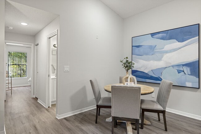 Building Photo - Oasis Naples