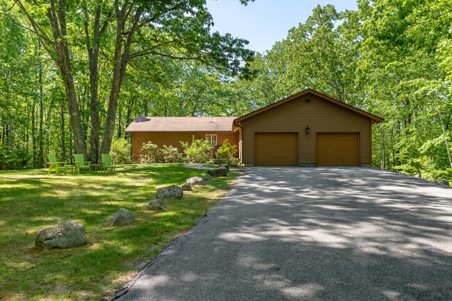 Building Photo - 31 Muscatawa Ln