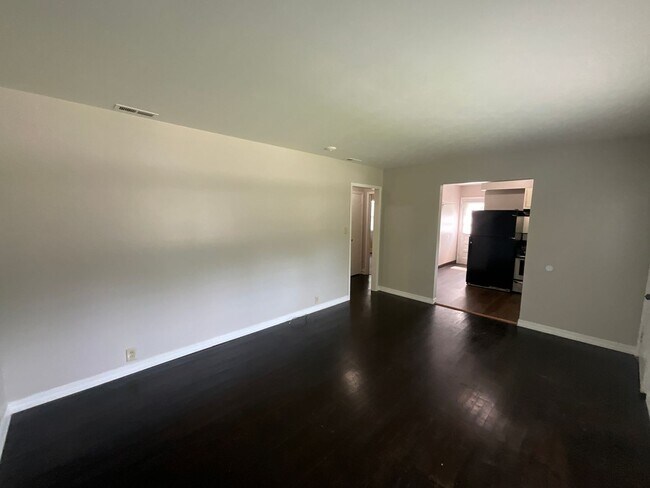 Building Photo - Cozy Ozark Duplex!