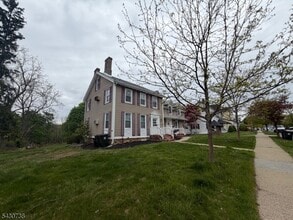 Building Photo - 25 W Main St