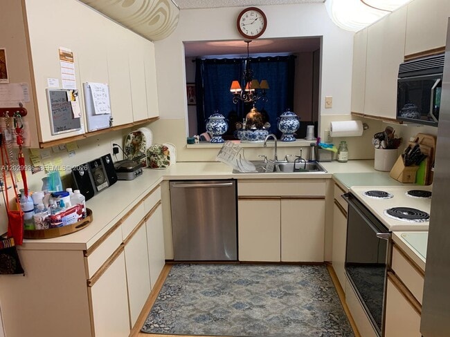 Building Photo - 3340 Torremolinos Ave