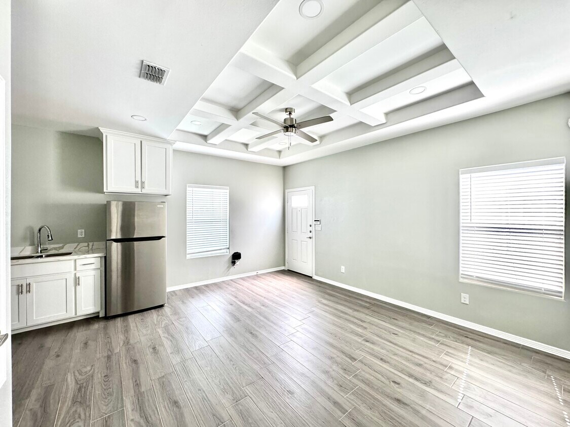 Foto principal - 3012 W Kenwood St