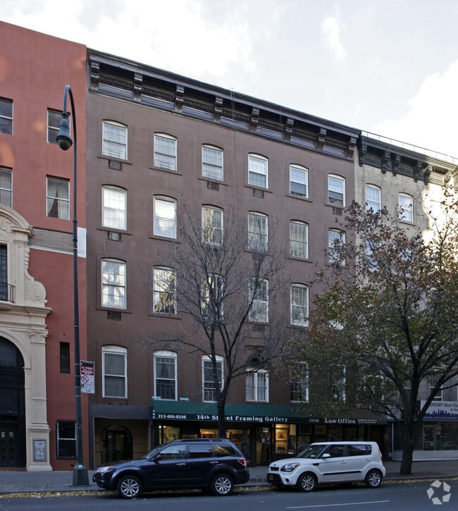 Building Photo - 225 W 14th St
