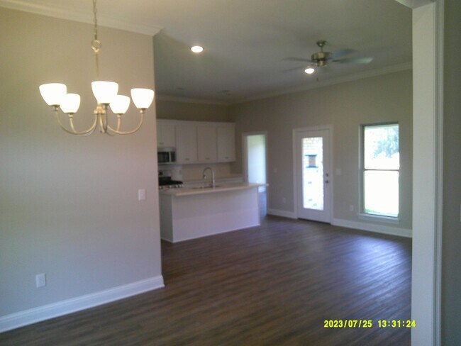 Foto del edificio - ****MOVE IN SPECIAL!**** 1ST MONTH RENT IS...
