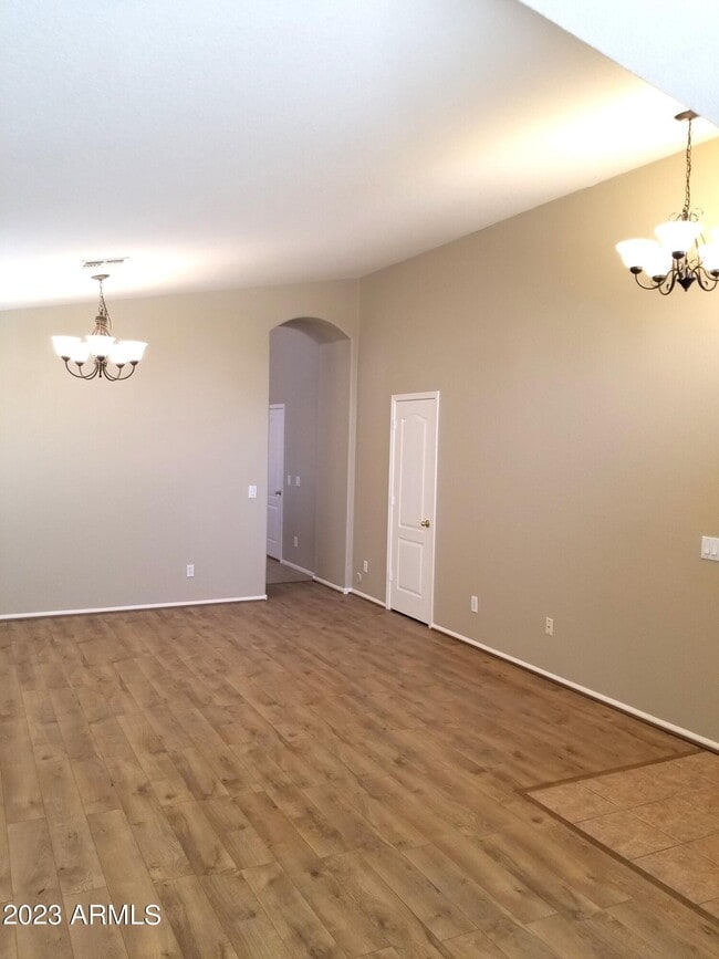 Building Photo - 712 E Marigold Pl