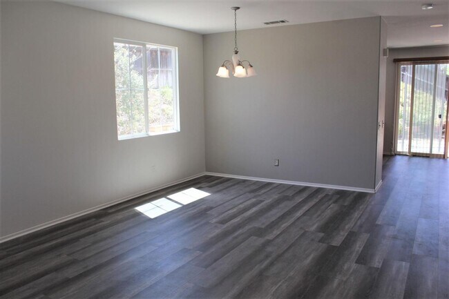 Foto del edificio - 3 Bed 3 Bath Menifee Home for rent