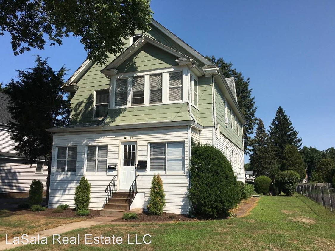 Primary Photo - 36 E Cedar St