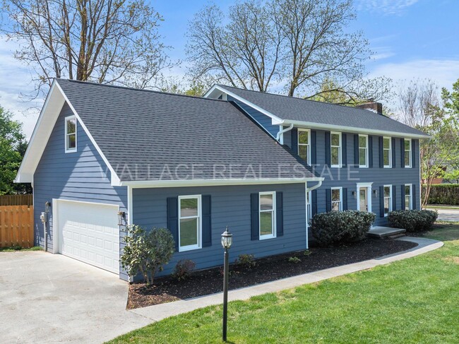 Building Photo - LOVELY 4 BEDROOM HOME...ALL FARRAGUT SCHOO...