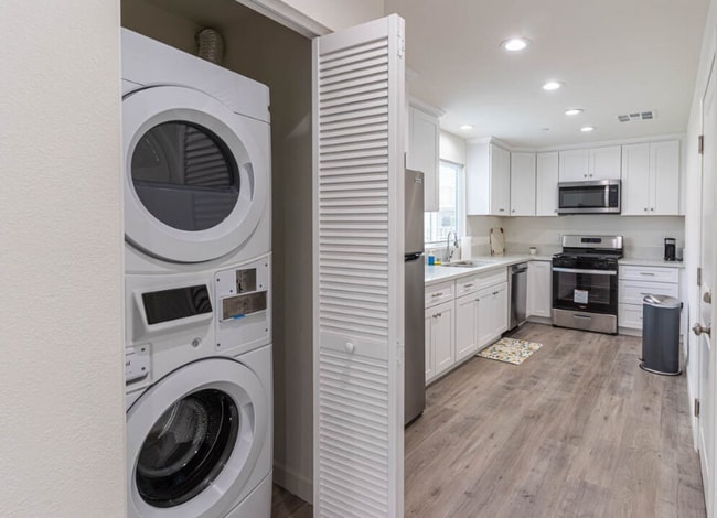 Foto del edificio - 866 N Edgemont St