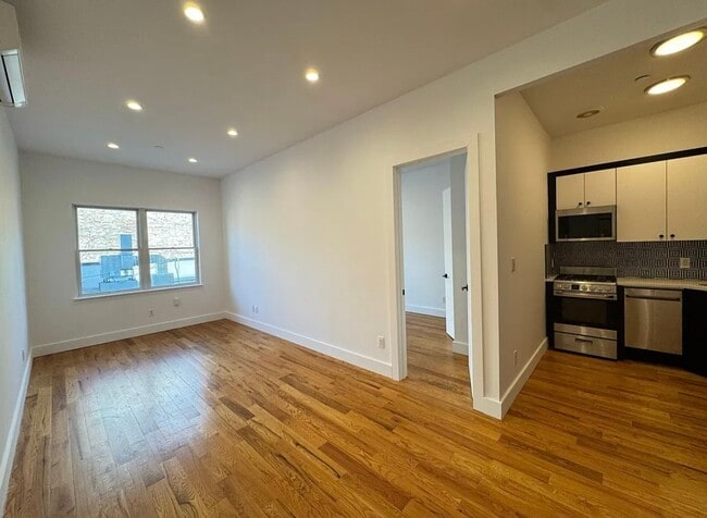 Foto del edificio - 31 Marcus Garvey Blvd