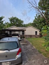 Building Photo - 912 W Willow St