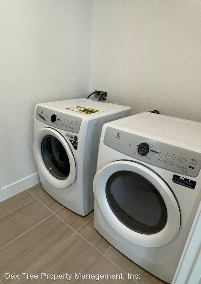 Foto del edificio - 2 br, 2 bath House - 567 N. Adler Lane