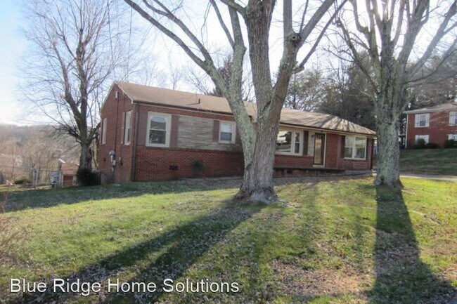 Building Photo - 3 br, 1.5 bath House - 1016 W. Skyline Drive