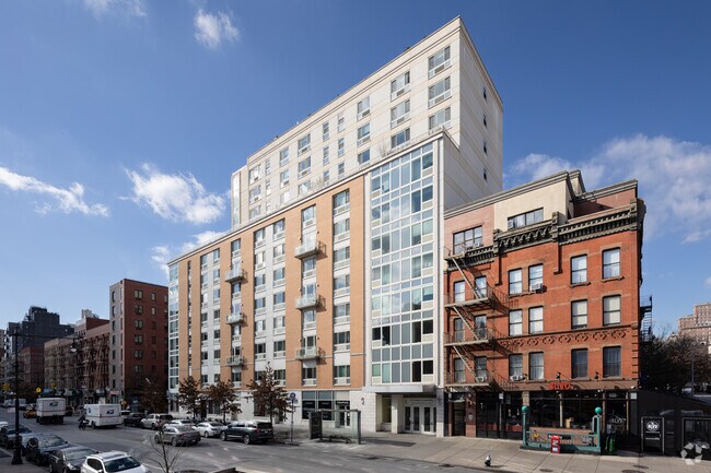 Building Photo - Livmor Condominium