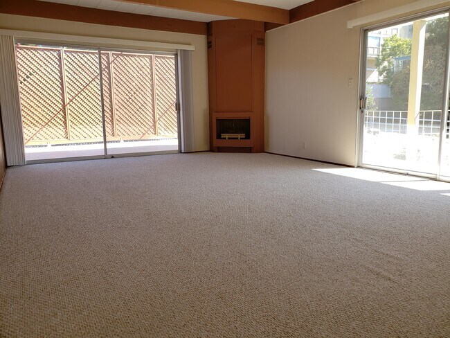 Building Photo - 15 Mulberry Ct