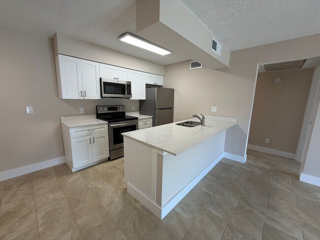 Foto del edificio - ANNUAL RENTAL - 1 BED / 1 BATH CONDO AT MYSTIC GARDEN