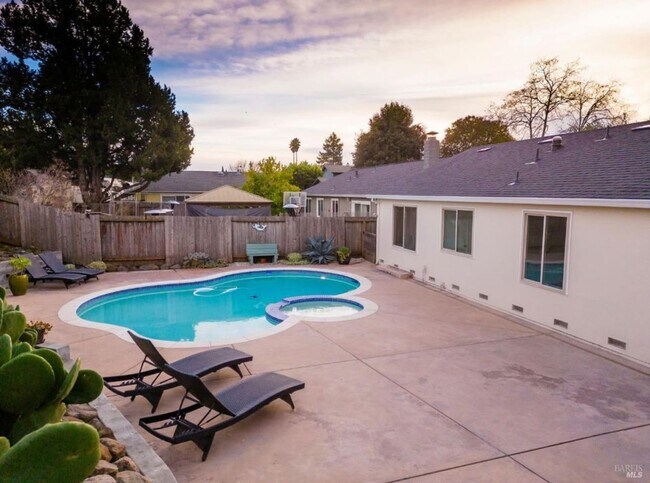 Foto del edificio - Coming Soon! West Santa Rosa home w/Backya...