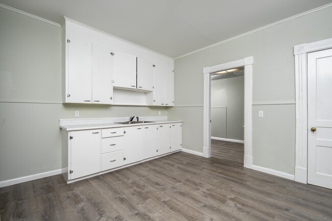 Building Photo - 159 Hoosick St
