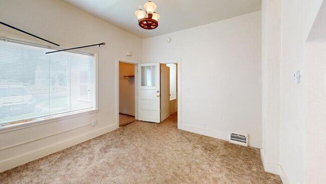 Building Photo - 305 N 12th St