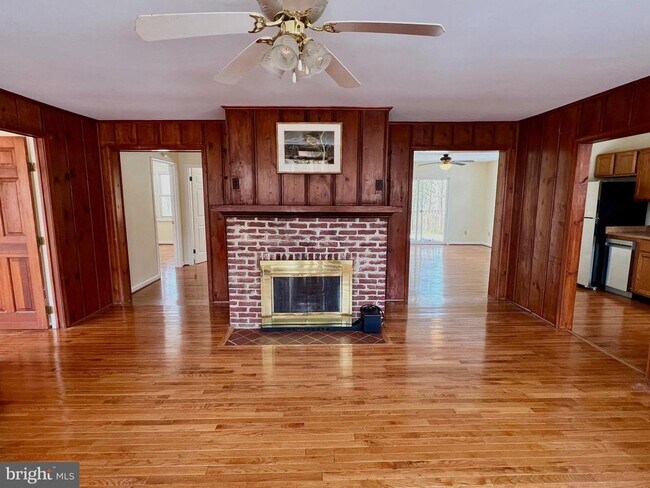 Building Photo - 1334 Waterbury Rd